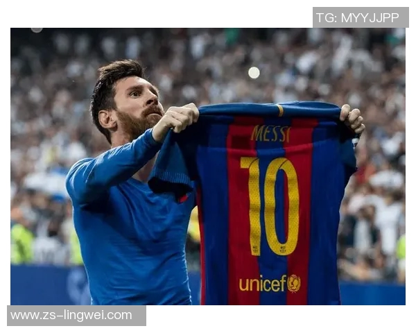 足球世界的闪耀明星与传奇故事解析：从梅西到C罗的巅峰之路